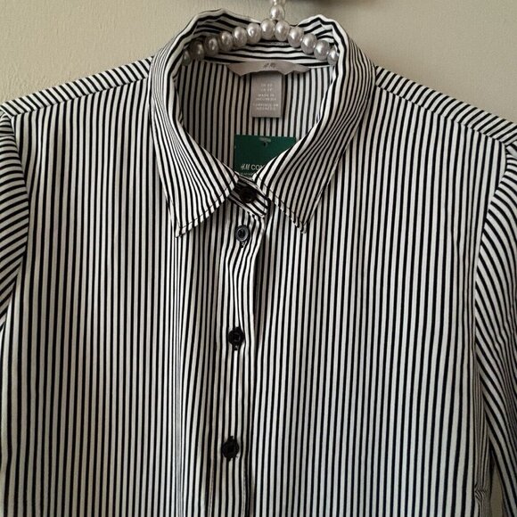 NWT H&M Womens Size XS White Black Stripe Blouse Long Sleeve - Picture 2 of 4